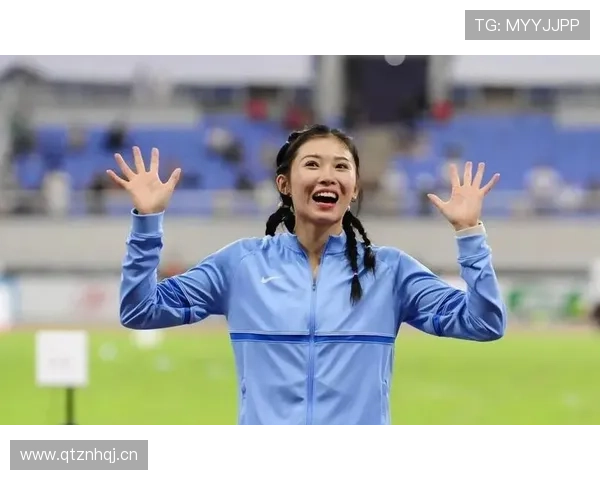 吴艳妮赛前涂指甲油的样子，真不像来拿金牌的