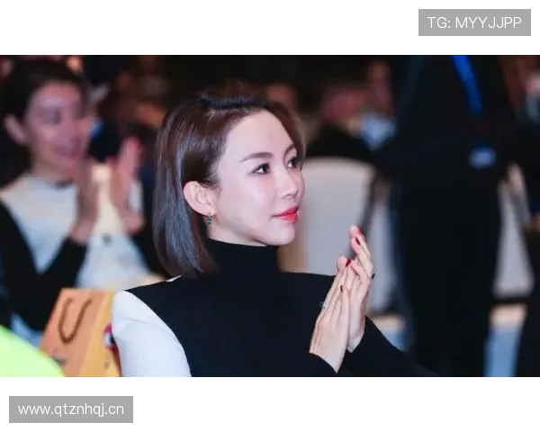 潘晓婷街拍随手一抛包，我的月薪当场下岗